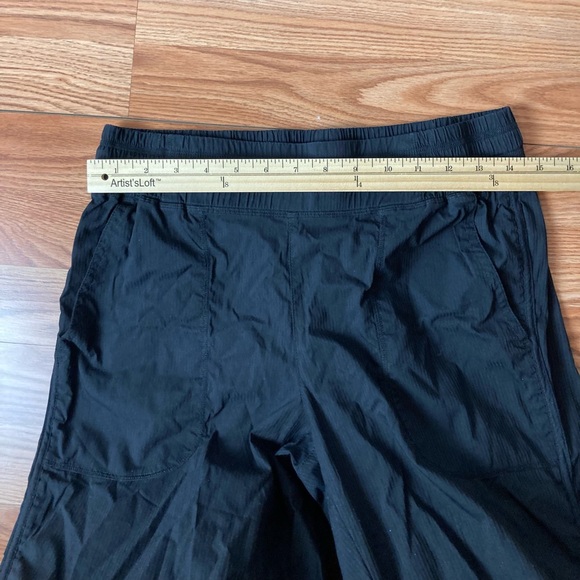 black pants - Picture 2 of 5